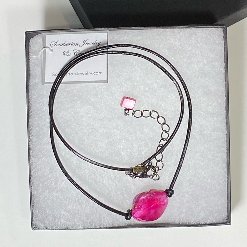 SJC Opalescent Pink Mother of Pearl Necklace - Picture 4 of 5
